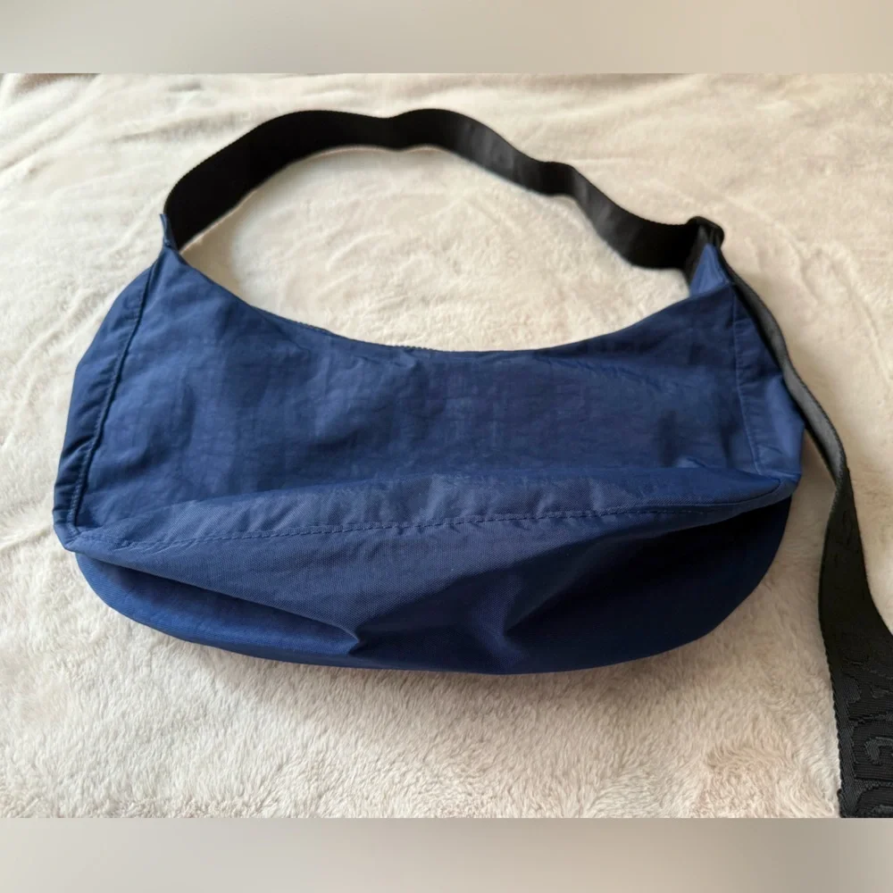 BAGGU Medium Nylon Crescent Bag Navy Black Strap NWOT - Picture 7 of 13